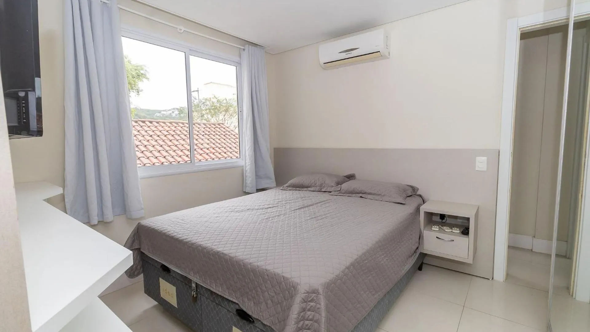 דירה בומבינאס 173 - Apartamento 02 Dormitorios Na Praia De Bombas Para 6 Pessoas ברזיל