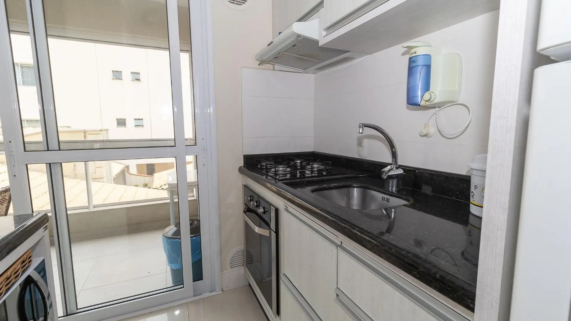 בומבינאס 173 - Apartamento 02 Dormitorios Na Praia De Bombas Para 6 Pessoas דירה